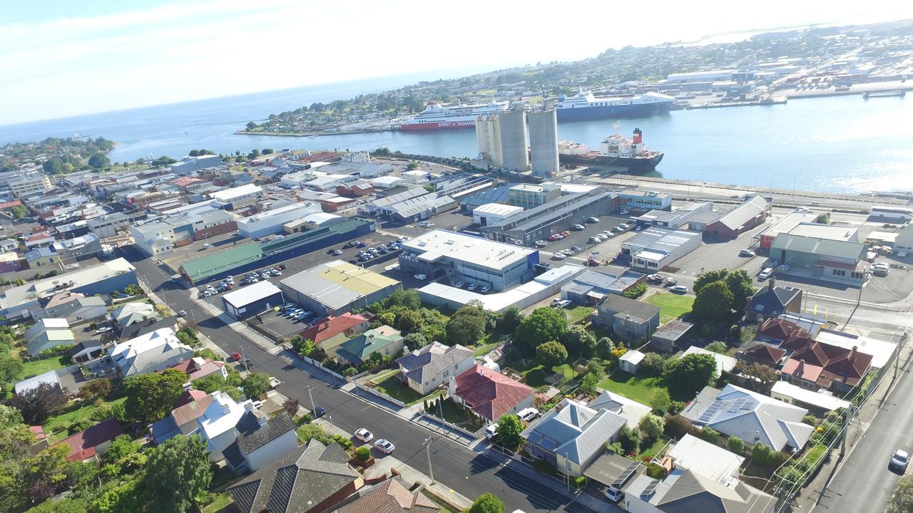 The Grand On Macfie Bed & Breakfast Devonport Exterior photo